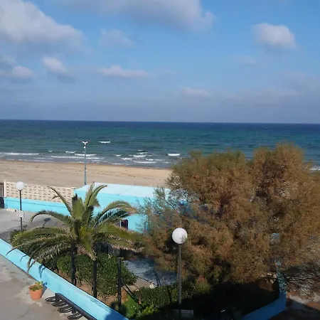 فندق Benny Beach 2*
